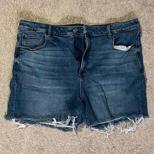Gently worn - woman’s 16 American Eagle destroyed Jean short